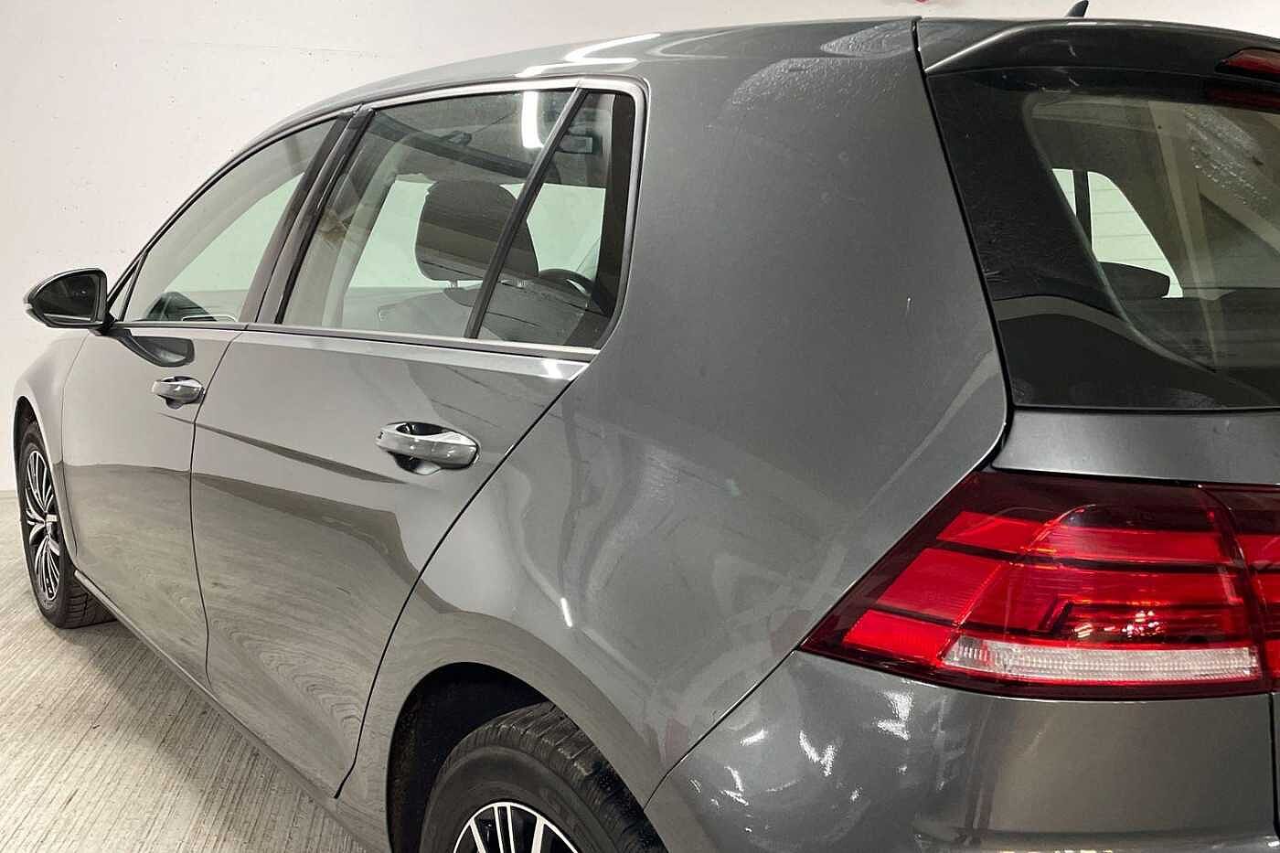 Volkswagen Golf SE Nav 1.4 TSI 125PS 6-speed Manual 5 Door