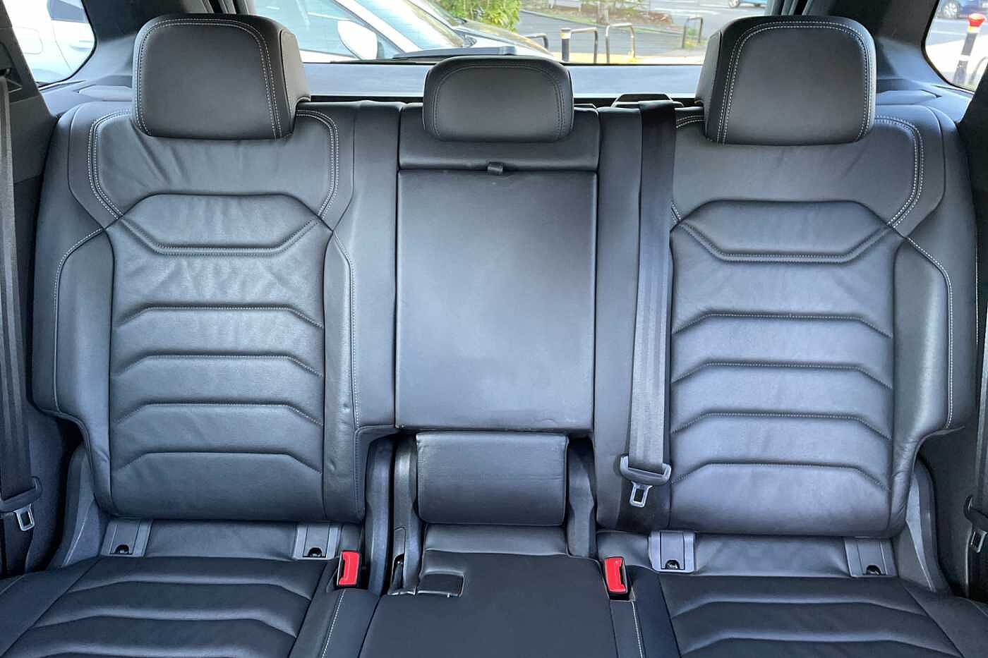 Volkswagen Touareg 3.0TDI (286ps) Black Edition 4Motion