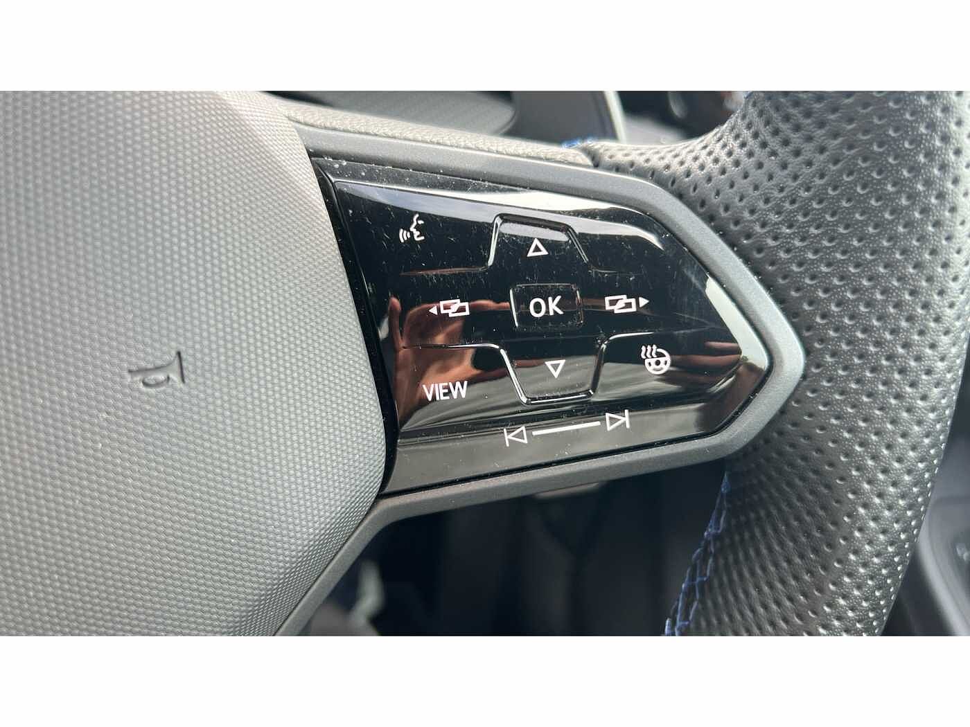 Volkswagen Golf R MK8 2.0 TSI 4Motion 320PS DSG 5 Dr