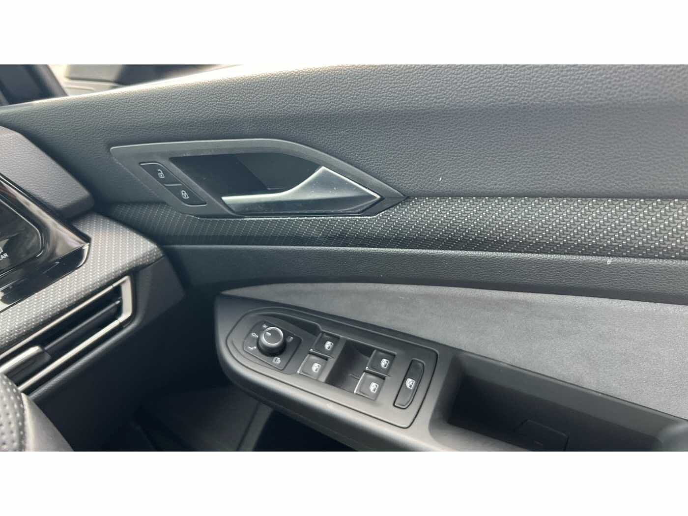 Volkswagen Golf R MK8 2.0 TSI 4Motion 320PS DSG 5 Dr