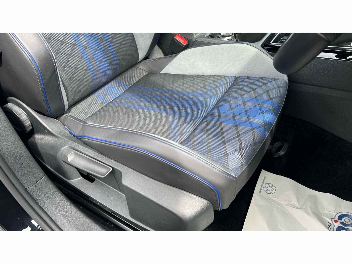 Volkswagen Golf R MK8 2.0 TSI 4Motion 320PS DSG 5 Dr