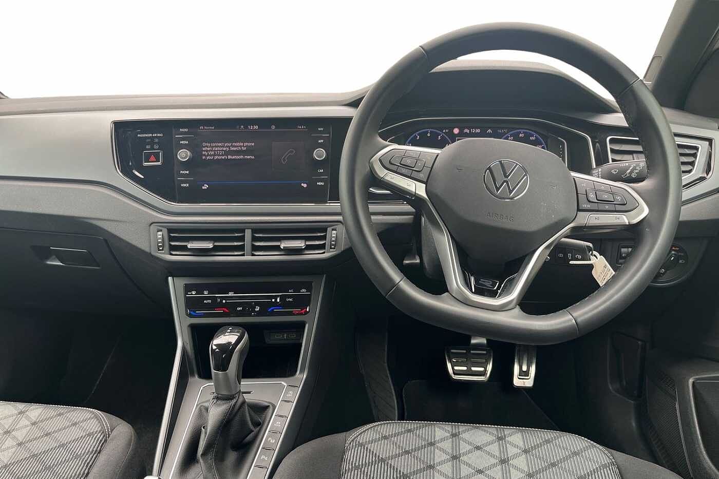 Volkswagen Taigo 1.0 TSI (110ps) R-Line DSG + REAR CAMERA