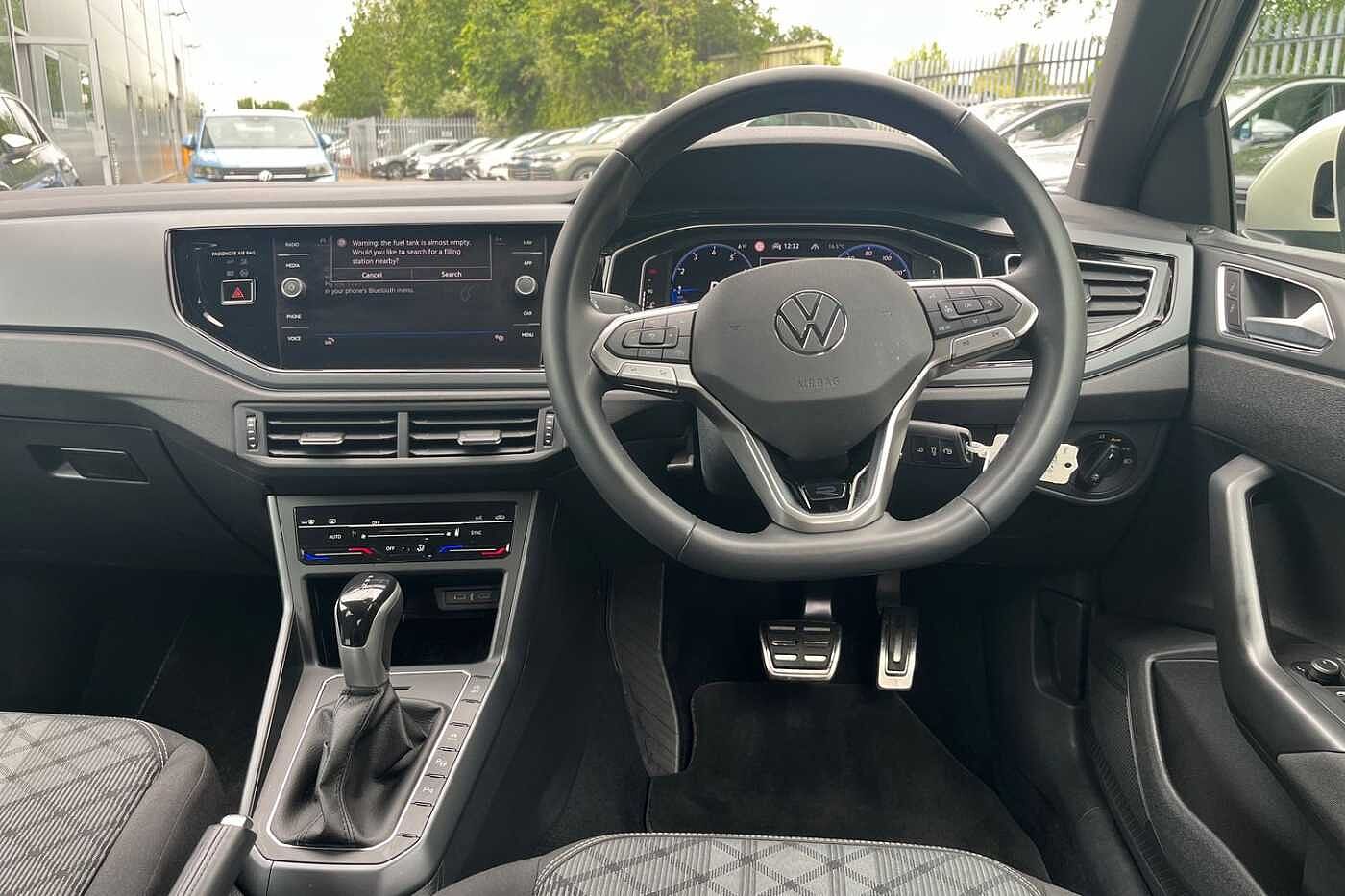 Volkswagen Taigo 1.0 TSI (110ps) R-Line DSG + REAR CAMERA
