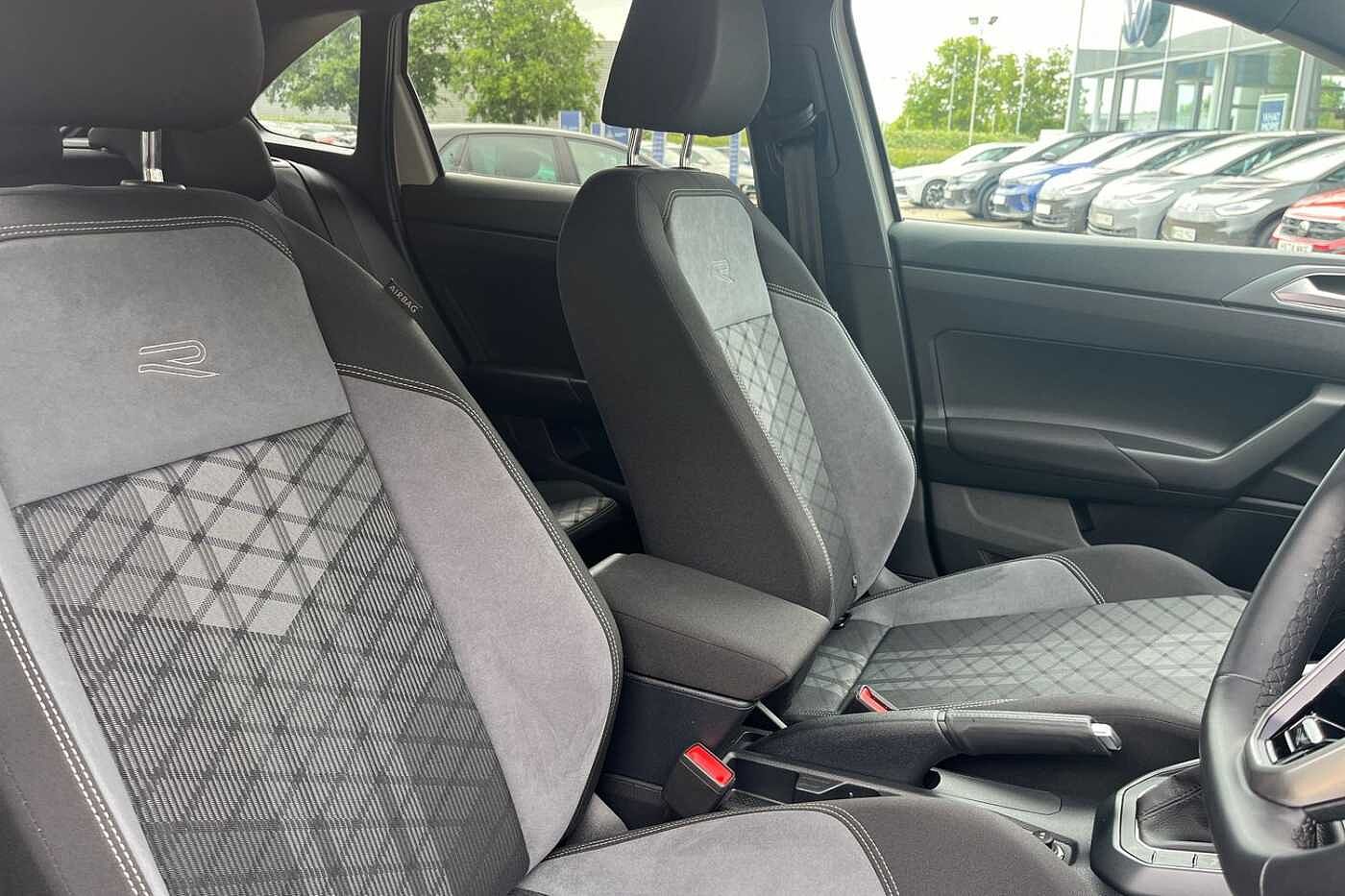 Volkswagen Taigo 1.0 TSI (110ps) R-Line DSG + REAR CAMERA