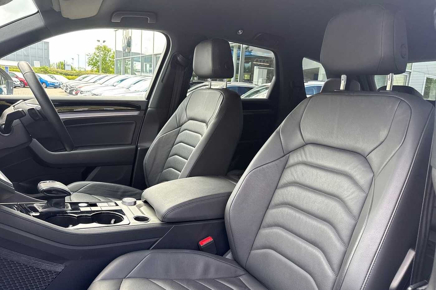 Volkswagen Touareg 5dr 3.0TSI 340ps 4Motion R-Line