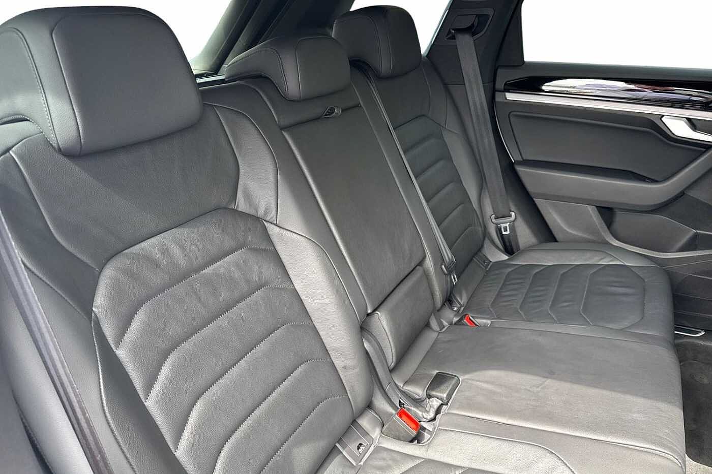 Volkswagen Touareg 5dr 3.0TSI 340ps 4Motion R-Line