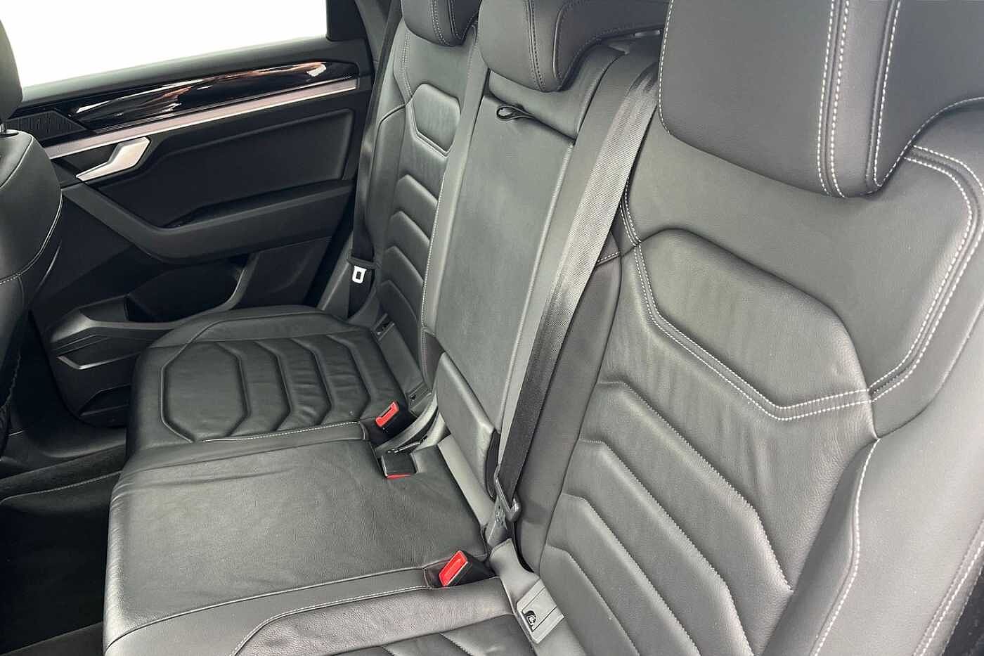 Volkswagen Touareg 3.0 TDI V6 Black Edition SUV 5dr Diesel Tiptronic 4Motion Euro 6 (s/s) (286 ps)